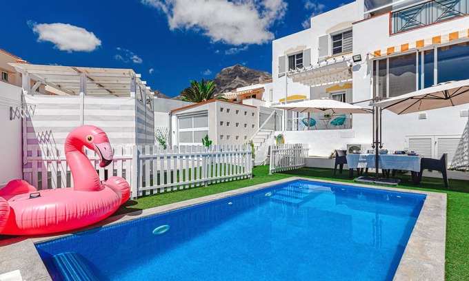 Costa Adeje Ski Chalet | House