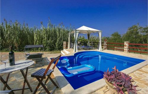 Materada House | House Ester