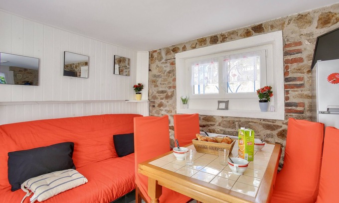 Pleneuf-Val-Andre Ski Chalet | House for 4 2 steps from the Val André beach