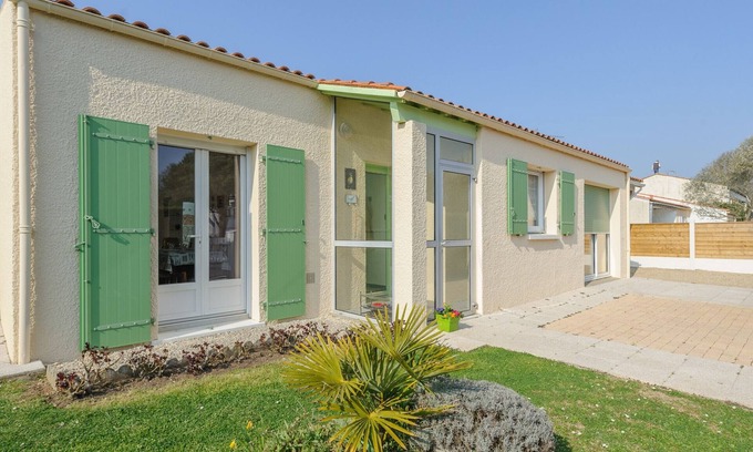 Quartier du Stade House | House for 6 with Garden, Wifi and Private Parking
