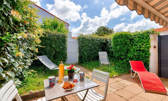 Les Sables d'Olonne Ski Chalet | House for 6 near beach, lake and zoo
