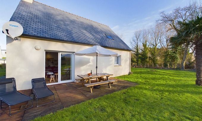 Plomeur Ski Chalet | House for 8 in Plomeur - Large garden