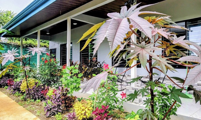 Hatillo House | House for 8 People w/WiFi, AC-5 Mins to Dominical Beach, 30 Mins to N. Park.
