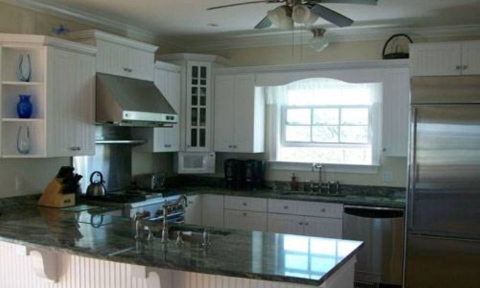 Block Island House | HOUSE FOR RENT, SLEEPS 18, NEAR BEACHES ON BLOCK ISLAND