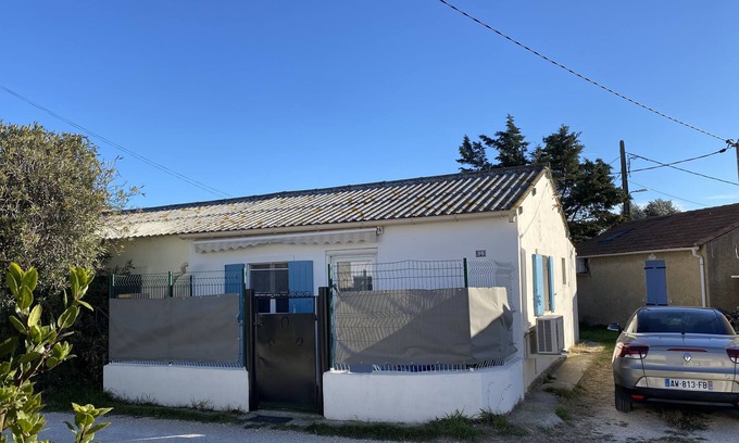 Port-Saint-Louis-du-Rhone Bed & Breakfast | House on Cartel beach 50 meters from the sea