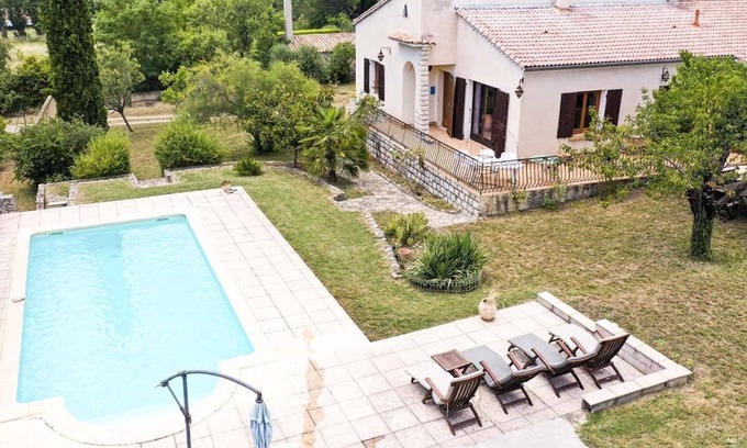Saint-Etienne-les-Orgues House | House for 10 people, garden with trees, private swimming pool.