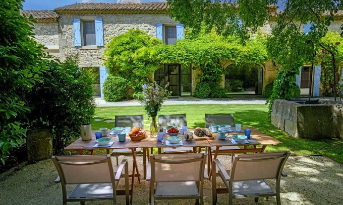 Paradou House | House-Garden view-Ensuite-Family