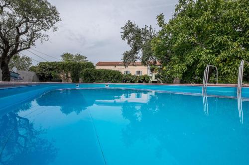 Valtura House | House Helena