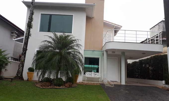 Vista Linda House | House in a Hanga Roa Resort in Bertioga. Gated community