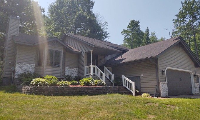 Hudson House | House in quiet country, near lakes, snowmobile trail access, close to state park