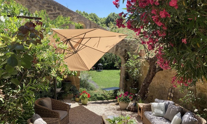 Grans House | House in the beautiful village of Grans 30 minutes from Les Baux de Provence