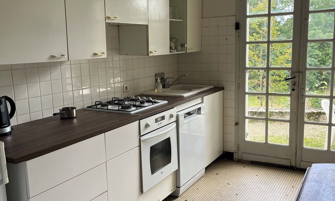 Veyrines-de-Vergt Bed & Breakfast | House in the tourist and cultural Périgord in a green setting