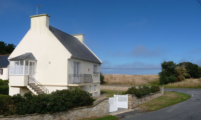 Ploudalmezeau House | House in Treompan near Sandy Beach