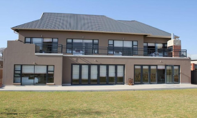 Vredefort House | House La Vue