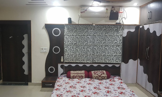 Agra House | House located near the Tomb Of Akbar Sikandra, a perfect tourist attraction.
