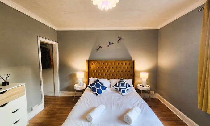 Hanham House | House near restaurants, park and pubs, perfect for pets!