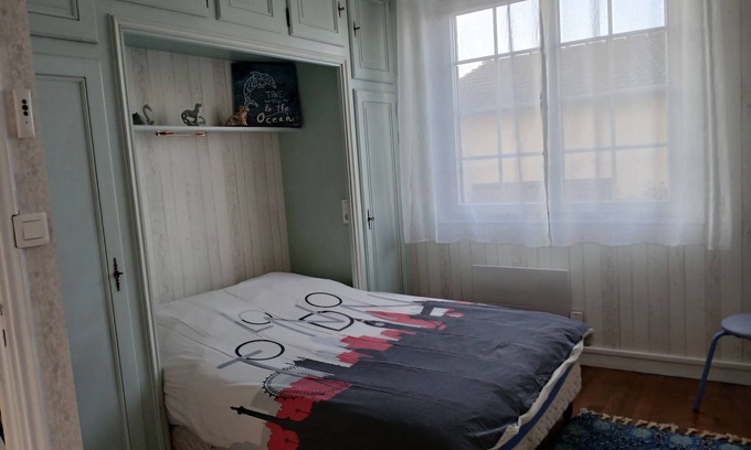 Rosny-sur-Seine House | House near the station