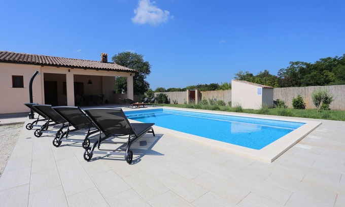 Loborika House | House Nina - House with a heated pool