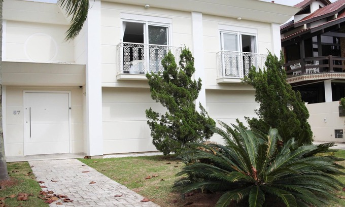 Jurere Internacional House | House of 05 suites, excellent leisure area and unbeatable location!