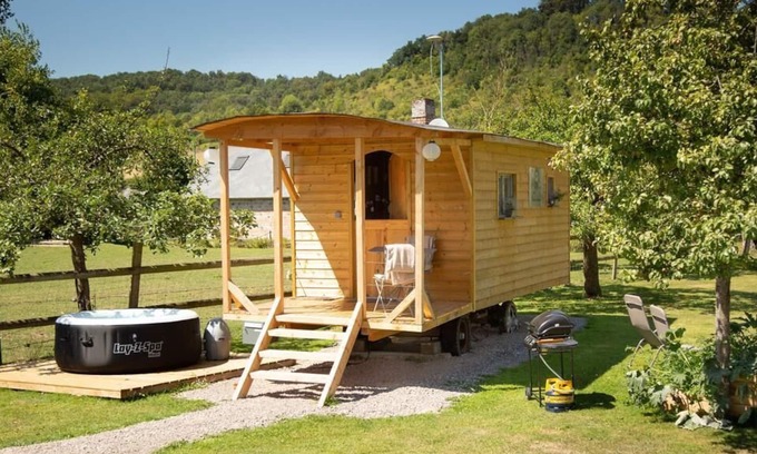 Saint-Ouen-sous-Bailly Cottage | House of Happiness '' Gypsy Caravan ''