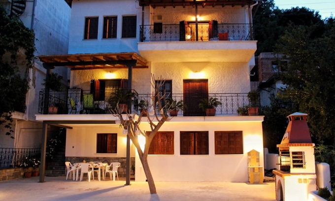 Makrirrakhi Apartment | House of Gardenia
