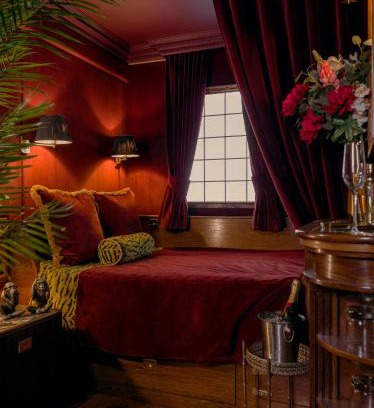 Old Town Hotel | House of Gods Royal Mile