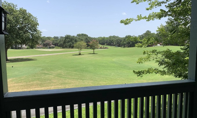 April Sound House | House on golf course on Lake Conroe. Near clubhouse