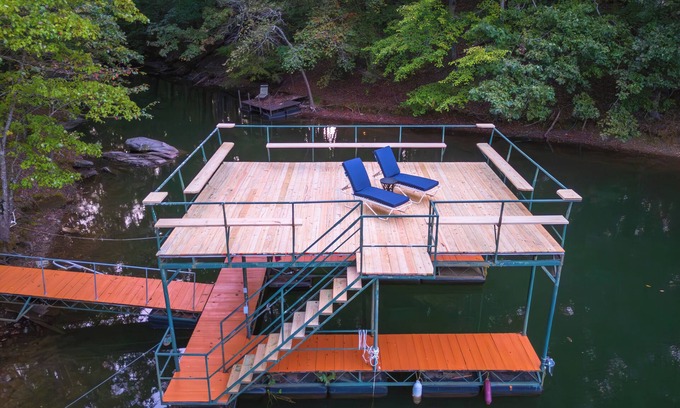 Gainesville House | House on Lake Lanier with Dock and King Bd,10min from restaurantsn