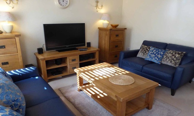 Chipping Norton House | HOUSE ON THE GREEN, family friendly, with a garden in Chipping Norton
