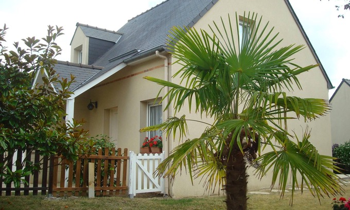 La Richardais House | House on the heights of Dinard at 900 m from the beach in a quiet subdivision.