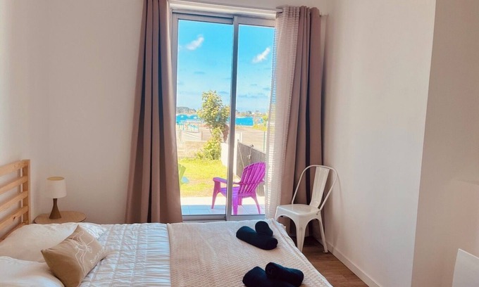 Landeda House | House on the port of L'aber Wrach, sea view.
