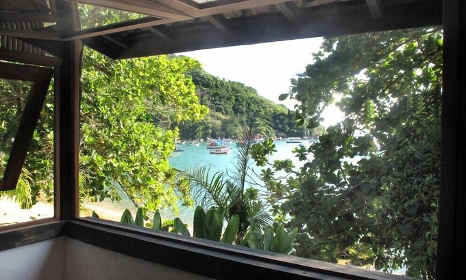 Picinguaba House | House on the waterfront, FACING THE SEA, up to 4 p.m., on the Caiçara beach of the North Coast