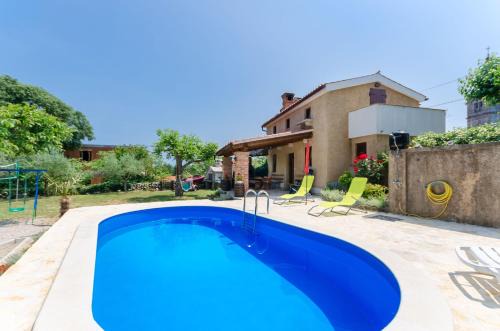 Poljica House | House Poljica with a pool