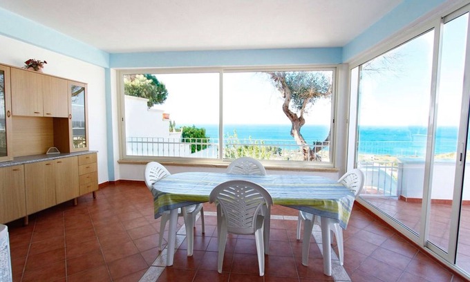 Torre Vado House | House quiet, sunny with wide views of the sea.