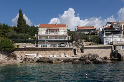 Molunat Apartment | House Rasica