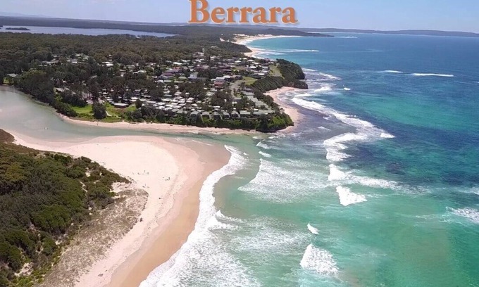 Berrara House | House + Separate Cabin, Perfect for Families, Very Short Walk to Beaches/Lagoon
