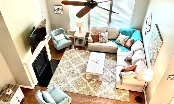 Frankford House | House sleeps 10, steps to pool, indoor/outdoor living, shuttle to Bethany Beach