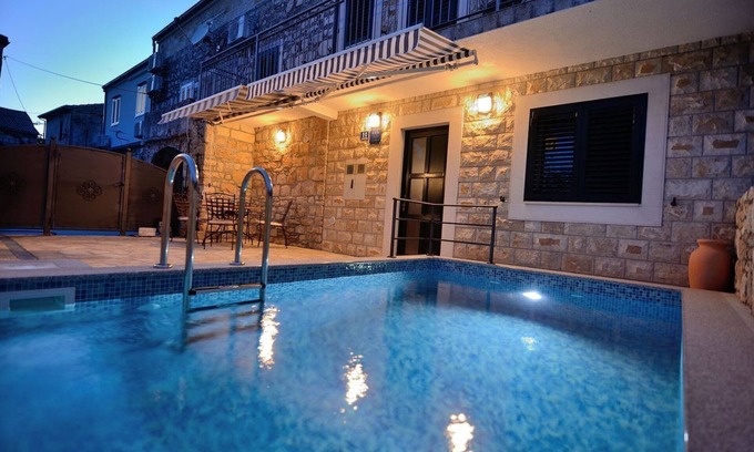 Cove Donja Krusica (Donje selo) House | House Tihanka (71831-K1) - Grohote