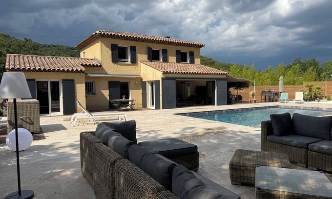 Besse-sur-Issole Villa | House - Villa of 150 m2 for 8 people in an enclosed garden of 3300m2
