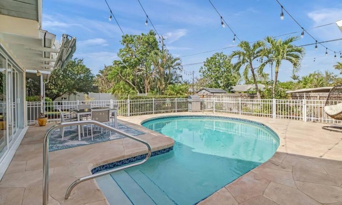 Central Naples House | House w/heated pool in Naples 5 min to beach