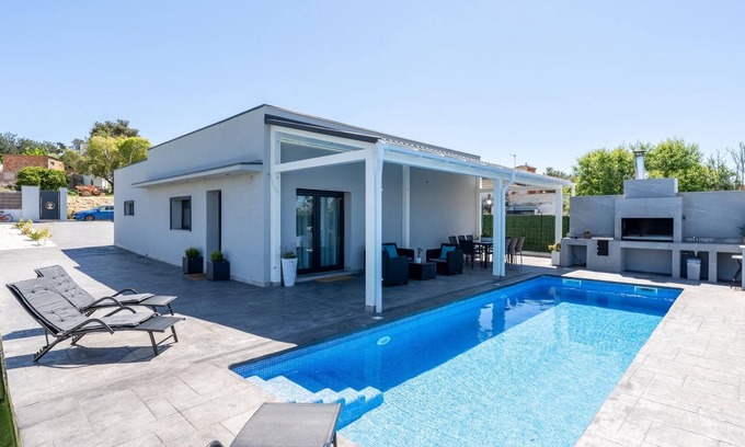 Vilanova I la Geltru Villa | House with pool and barbecue 5min beach