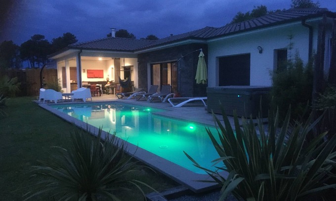 Saint-Aubin-de-Medoc House | House with pool and spa