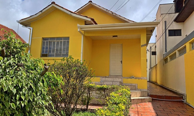 Uberaba House | House with garage and backyard in Curitiba