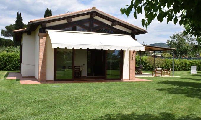 Scarlino Villa | House with garden in the Tuscan countryside