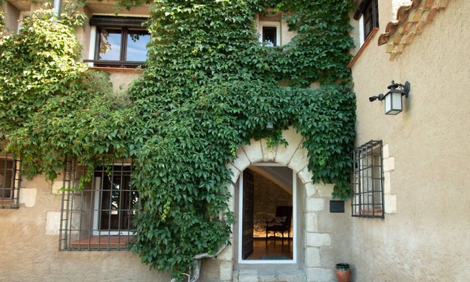 Old Town Cottage | House with garden, pool and private parking in the historic heart of Cuenca