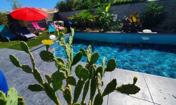 LHoumeau House | House with heated pool, 5 minutes from the beach