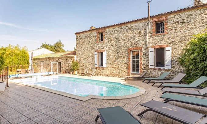 Pornic Cottage | House with heated private pool, near beach in Pornic