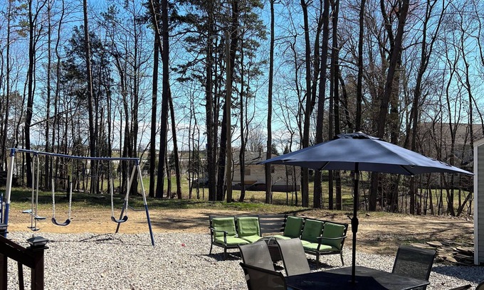 Charlotte House | House with JACUZZI * Luxury * 3BR. { ExclusiveDiscounts }