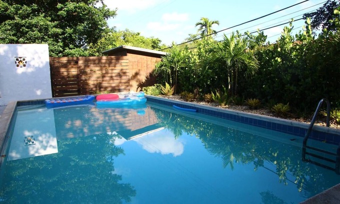 Biscayne Park House | HOUSE WITH POOL, 10 MINS DRIVE TO THE BEACH!