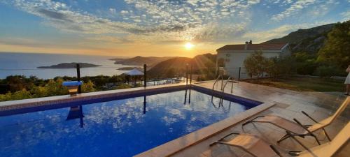 Kuljace House | House with pool and seaview